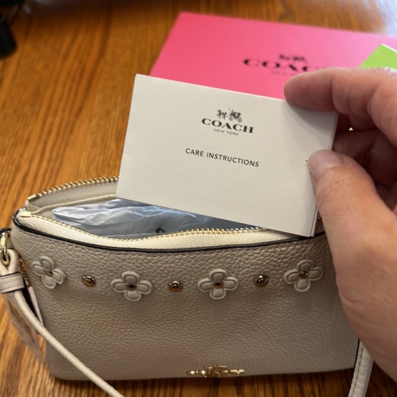 Coach Floral Rivets Wristlet  NWT - Picture 5 of 6